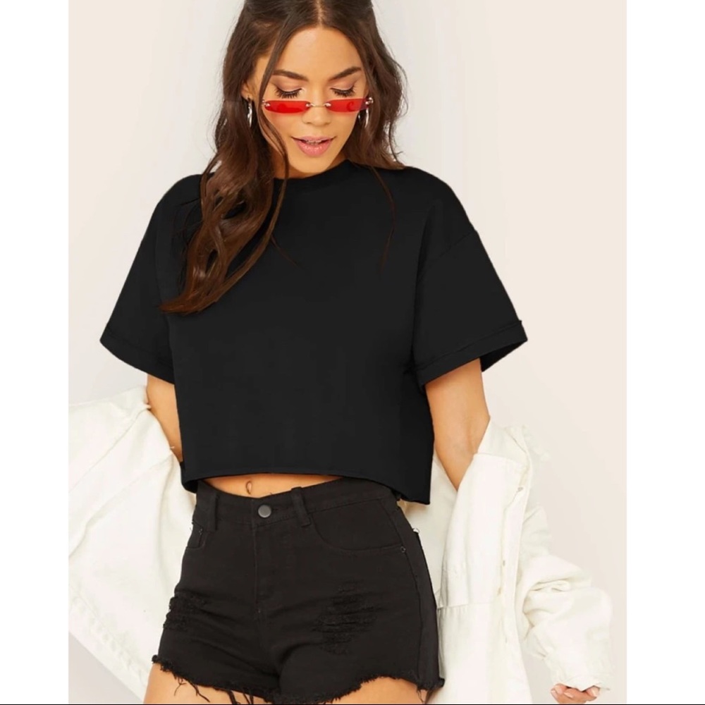 ❗️SOLD❗️Crop Tee